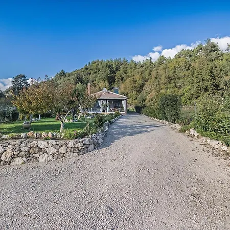 Ferienhaus Flower Garden House Kouramaditika