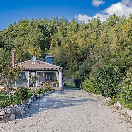 Flower Garden House Vakantiehuis Kouramaditika