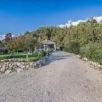 펜션 Flower Garden House Kouramaditika
