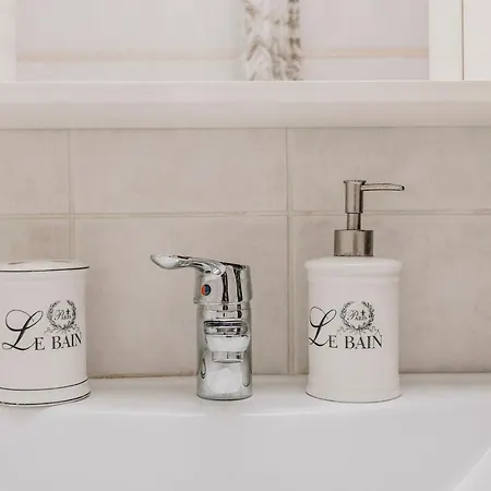 Flower Garden House * Kouramaditika